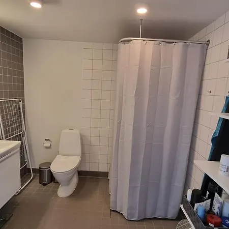 Newly Renovated Private With Free Parking *