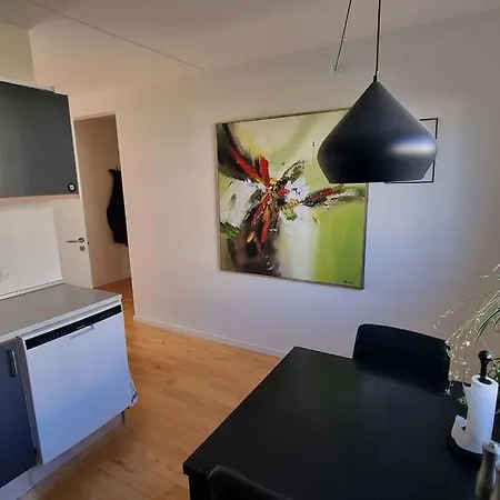 Newly Renovated Private With Free Parking Apartment *