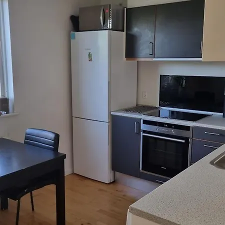 Newly Renovated Private With Free Parking
